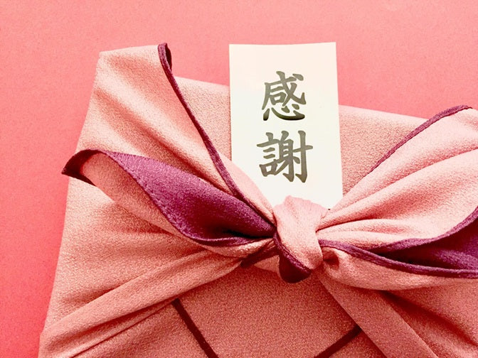 両親に贈る結婚式の記念品、何を選ぶ?定番から個性派までの選び方